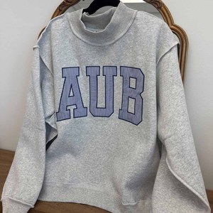 เสื้อสเวตเชิ้ตคอกลม Aub Grey ทรงโอเวอร์ไซส์ ผ้าฝ้าย พิมพ์ลายตัวอักษร สไตล์ลำลอง ใส่ได้ทั้งชายและหญิง เหมาะสำหรับฤดูใบไม้ร่วง ดีไซน์แบบคอเต่า - Product Image 1