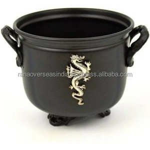 Chaudron de sorcière en fonte avec dragon pour la décoration printanière et estivale, avec bois d'agar - Product Image 2