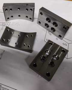 Composants industriels en acier inoxydable usinés CNC 5 axes avec fraisage VMC et électroérosion à fil pour la structure et l'assemblage d'équipements - Product Image 3