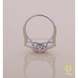 Anillo de Compromiso de Tres Piedras con Diamante Moissanite Redondo Rosa, Anillo de Promesa Nupcial Clásico de Oro Blanco para Mujer, Regalo - Product Image 6