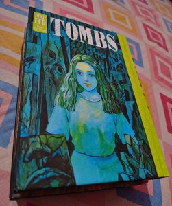 Tombs de Junji Ito, libro de bolsillo más vendido para adultos - Product Image 1