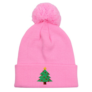 Bonnet en tricot d'hiver noir brodé avec pompon, motif sapin de Noël - Product Image 4