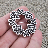Broches écossaises traditionnelles à motif nœud celtique et cercle à carreaux pour châles, écharpes ou pulls – Vente en gros 2026