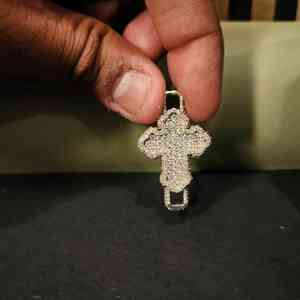 Colgante Adorable de Diamante Cultivado en Laboratorio, Chapado en Plata de Ley sobre Acero Inoxidable, Estilo Hip Hop, 1.5CT, Unisex, para Tu Ocasión Especial - Product Image 2