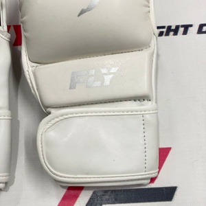 FLY Nouveaux Gants de Combat Personnalisés à Demi-Doigts pour Muay Thai MMA Blancs – Vente en Gros à Prix Abordable – Gants à Paume Ouverte Personnalisables - Product Image 3