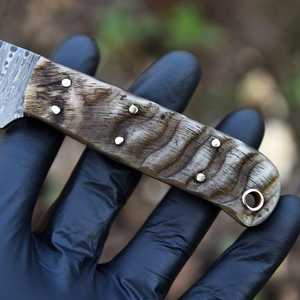 มีดล่าสัตว์เหล็กดามัสกัสทำมือ UA Supplies ใบมีดแบบ Fixed Blade ขนาด 8 นิ้ว ปลายมีดแบบ Drop Point ด้ามจับทำจากเขาแกะเกรดอุตสาหกรรม OEM - Product Image 3