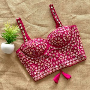 Blouse en soie douce style Bollywood avec broderie miroir artisanale originale et broderie miroir sur toute la surface, par Royal Export - Product Image 5