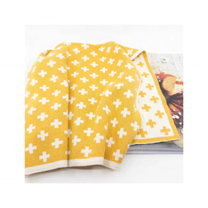 Serviettes de vaisselle en coton brodées par étoile jaune de golf anti-rétrécissement avec la texture Dobby OEM quantité minimale de commande 50 livraison durable de seuil de porte de label - Product Image 1