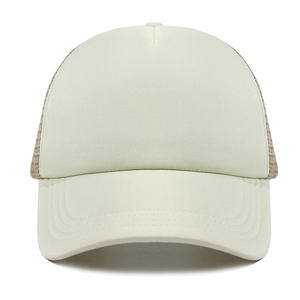 Gorra Trucker Personalizada con Malla Transpirable en la Parte Trasera, Gorra Premium de Estilo Urbano para Marcas de Moda, Minoristas y Boutiques - Product Image 4