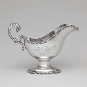 Saucière en argent de style géorgien simple et raffiné, avec bords festonnés et un motif de crête, disponible à prix de gros. - Product Image 1