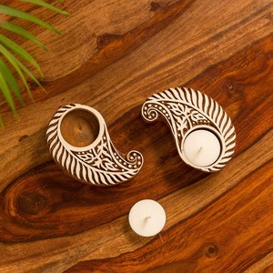 เชิงเทียนไม้ชีแชมแกะสลักลายดอกไม้ ขายส่ง |   โมราบาดาบัด - Product Image 2