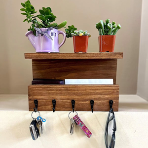 Porte-clés mural en bois rustique, organisateur mural pour entrée, étagère - Product Image 1