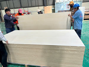 Contrachapado de Álamo de Primera Calidad de 9/15/18/21 mm de Espesor, Resistente al Agua, Ecológico, Superficie Pulida para Uso en el Hogar, Oficina y Construcción - Product Image 4