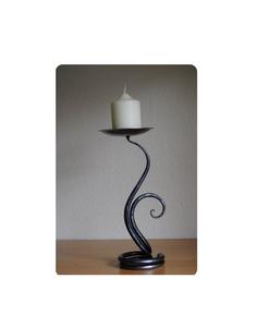 Candelabro de Hierro Inspirado en la Herencia, que Refleja la Artesanía y Elegancia del Viejo Mundo - Product Image 6