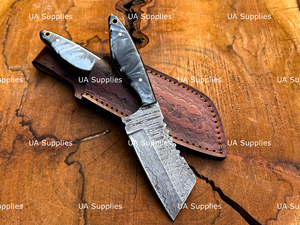 Cuchillo de Caza de Acero de Damasco de Alta Calidad con Hoja Fija de Punta Caída y Borde Afilado, Funda de Cuero, Mango de Resina Personalizable OEM ODM - Product Image 4