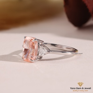 Bague de mode pour femme en or massif 14 carats avec diamant CVD rose vif fantaisie taille coussin clarté VS1, 3,00 carats, certifié IGI - Product Image 2