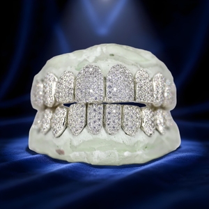 Grillz Hip Hop Iced Out avec Diamants VVS et Moissanite VVS taille brillant rond, Bijoux dentaires unisexe - Product Image 1