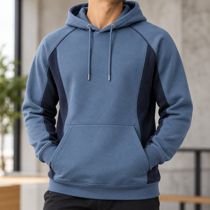 Sudadera con capucha de paneles cortados y cosidos para hombre, estilo atlético moderno, con paneles laterales en contraste, bolsillo canguro, personalizada para equipos, de fábrica. - Product Image 4