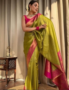 Sari Kanjivaram de diseño tejido en algodón y seda verde y rosa KV con blusa sin coser - Product Image 5