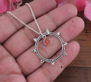 SHREE JAIPUR SILVER Vente en gros Pendentif cercle soleil torsadé en fil d'argent sterling 925 fait main avec pierre précieuse grenat rouge pour femme - Product Image 1