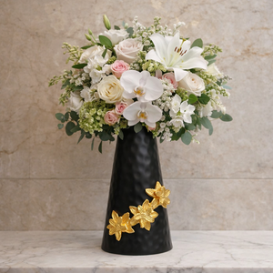 แจกันดอกไม้เหล็กสีขาวสไตล์เรียบหรู ประดับดาวสีทอง เป็นมิตรกับสิ่งแวดล้อม ทนทาน น้ำหนักเบา เหมาะสำหรับตกแต่งบ้าน โรงแรม พื้นที่ช้อปปิ้งมอลล์ - Product Image 1