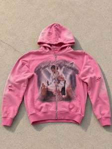 Sudadera con capucha de cierre completo estilo vintage personalizada con estampado gráfico artístico, detalles decorativos con tachuelas y acabado desgastado, corte holgado para hombre. - Product Image 1