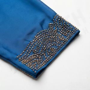 Vêtements musulmans traditionnels sur mesure, robe longue de style kaftan à manches chauve-souris pour femmes, abaya de Dubaï, nouvelle tenue islamique en satin - Product Image 5