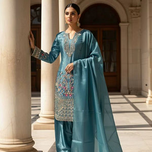 Elegante Traje Salwar de Seda Bordada JMY con Dupatta de Diseñador - Product Image 1
