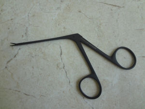 Pinzas Alligator Forceps 3 (7.6cm) de Acero Inoxidable con Mandíbulas Serradas de 0.9mmx4.0mm, Instrumentos de Mahfooz Instruments, Venta al Por Mayor - Product Image 2