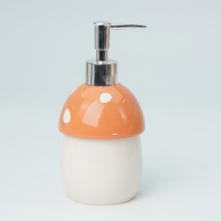 Ensemble de sept pièces en polyrésine en forme de champignon pour accessoires de salle de bain avec distributeur de savon à pois et porte-brosse WC