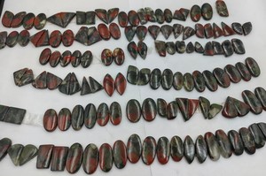Venta al por mayor de gemas sueltas de cabujón de piedra de sangre natural en par a juego para la fabricación de pendientes y colgantes - Product Image 4
