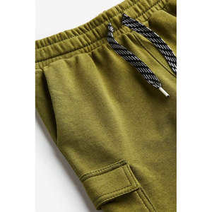 Ensemble de survêtement en coton vert olive pour garçons, manches longues, col rond, vêtements décontractés d'automne avec poches latérales et patch logo - Product Image 3