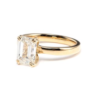 Bague en or jaune massif 14 carats avec diamant de laboratoire taille émeraude 2,5 carats certifié IGI pour femme, solitaire de luxe à double griffe, vente en gros - Product Image 4