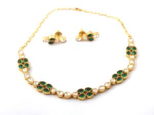 Conjunto de collar y aretes con gemas verdes, aretes de latón chapados en oro de 18k - Joyería hecha a mano - Product Image 6