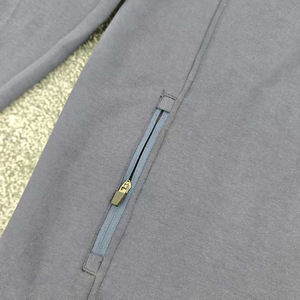 เสื้อฮู้ดซิปสีพื้นแบบยูนิเซ็กซ์ ทรงปกติ แขนยาวทรงบาน ผ้าฝ้าย 100% ระบายอากาศได้ดี ไม่หดตัว เหมาะสำหรับใส่ในฤดูหนาว - Product Image 4
