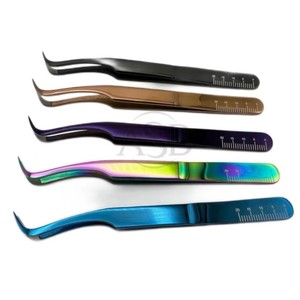 Pince à cils courbée C Curve, en acier inoxydable avec revêtement couleur plasma, pointe en fibre, pour extensions de cils. - Product Image 1