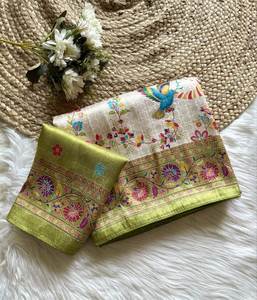 ผ้าไหมซาตินย้อมสีด้วยมืออย่างประณีต พร้อมงานทอและพู่ห้อย - Product Image 2