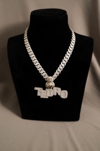 Collier pendentif personnalisé en argent 925 avec moissanite et breloque ours, chaîne cubaine, design de joaillerie fine de luxe pour homme - Product Image 2