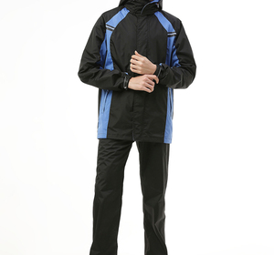 Conjunto de Chaqueta y Pantalones Impermeables con Capucha de Alta Calidad para Hombre, Marca OEM, para Viajes al Aire Libre - Product Image 1