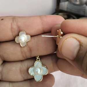 Conjunto de Colgante de Trébol con Perlas de Agua Dulce y Madreperla, Chapado en Oro, Venta al por Mayor - Product Image 2