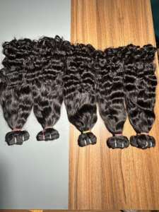 Extensiones de Cabello Virgen Indio 100% Natural, Ondas Suaves y Elásticas, Cutículas Alineadas Sin Procesar, Alta Calidad: no es un modelo permanente - Product Image 4