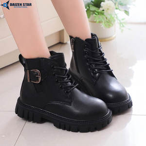 Bottes d'école - Cuir verni et synthétique personnalisables - Product Image 1