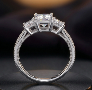 Anillo de Oro Blanco de 18K con Tres Piedras de Moissanita, Corte Radiante, Pavé, Anillo de Compromiso y Boda para Mujer - Product Image 1