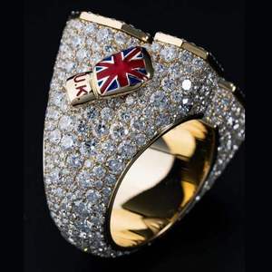 Anillo de Compromiso Champion para Hombre en Plata de Ley 925, Diseño Moderno Personalizado con Moissanita, Estilo Hip Hop, Ideal para Regalo - Product Image 1