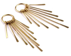 Boucles d'oreilles pendantes vintage tendance en laiton plaqué or antique pour mariage, vente en gros - Product Image 1