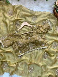 ชุดส่าหรีผ้าไหมซาตินงานฝีมือสวยงามทันสมัยสไตล์อินเดีย พร้อมเสื้อส่าหรีสุดหรู ดีไซน์พิเศษ  แบบดั้งเดิม  ทันสมัยตามเทรนด์ล่าสุด - Product Image 4