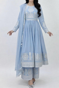 Vestidos de Noche para Mujer con Escotes Elegantes, Adornos Intrincados y Siluetas Refinadas para Ocasiones Glamurosas - Product Image 3
