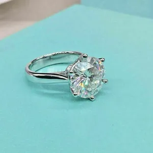 Anillo de Compromiso Clásico de Moissanita con Corte Redondo y Engaste de 6 Puntas, Estilo Diamante, Chapado en Oro, Plata de Ley 925 Vintage - Product Image 2