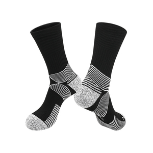 Chaussettes de sport professionnelles personnalisées à séchage rapide pour la course, en coton, mi-mollet, pour l'été - Product Image 5