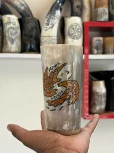 Tasse en corne de buffle écologique faite à la main, forme naturelle, motif nordique sculpté, thème animalier, objet de collection par ARTISAN AURA - Product Image 4